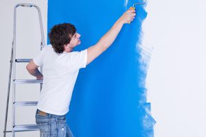 Як правильно красити стіни вдома